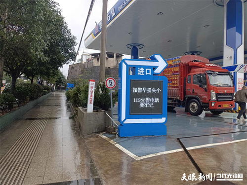 公交站臺(tái)換新裝 消防安全伴你行